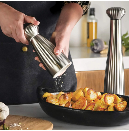 Palm Satin Salt & Pepparkvarn Med Bricka 16,8 cm